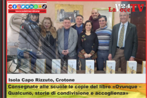 Consegnate-alle-scuole-le-copie-del-libro-Ovunque-–-Qualcuno-storie-di-condivisione-e-accoglienza