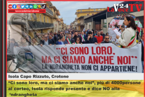 Ci-sono-loro-ma-ci-siamo-anche-noi-piu-di-4000-persone-al-corteo-Isola-risponde-presente-e-dice-NO-alla-‘ndrangheta