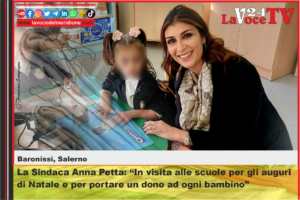 Comune di Baronissi, la Sindaca Anna Petta In visita alle scuole per gli auguri di Natale e per portare un dono ad ogni bambino